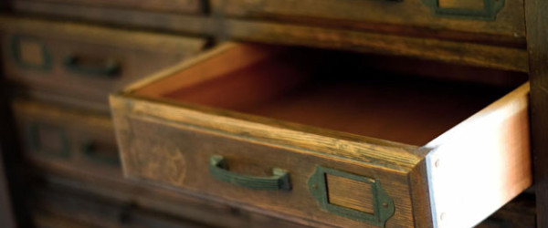 古いキャビネット